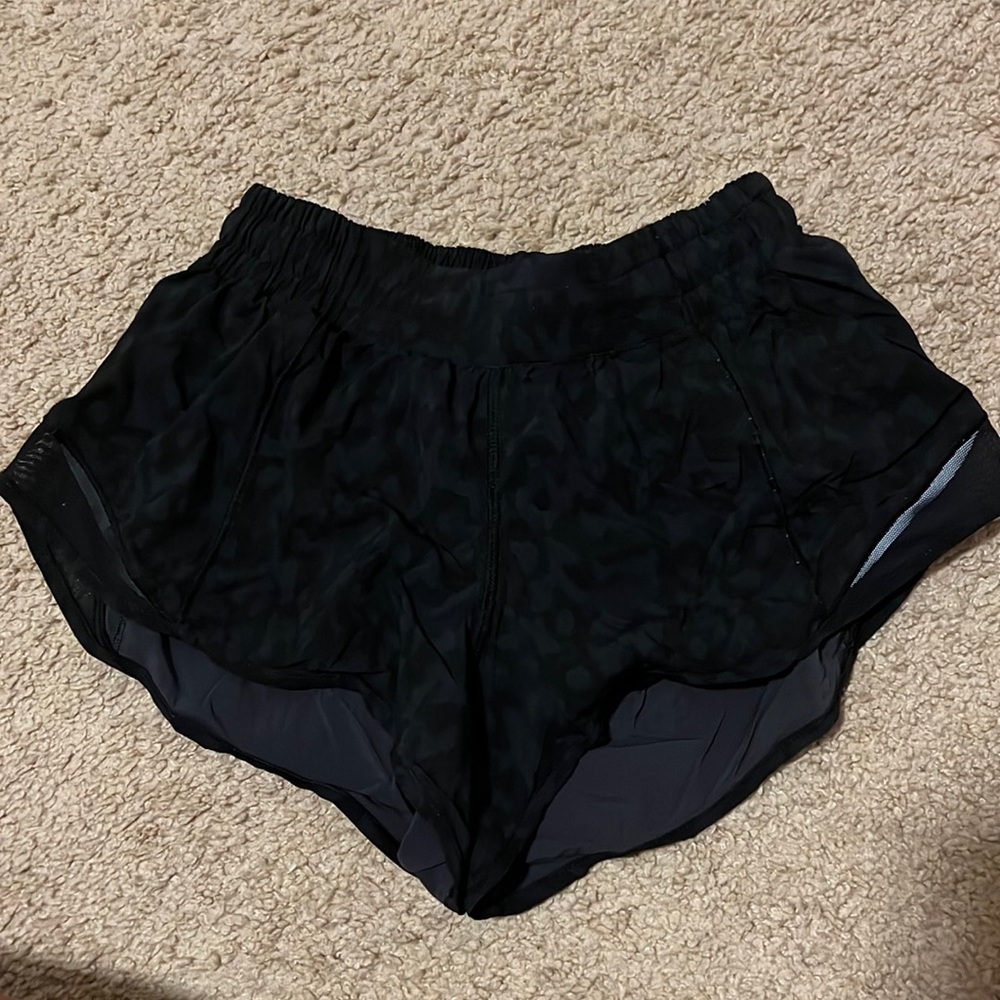 Lululemon Hotty Hot Shorts 2.5’ size 4